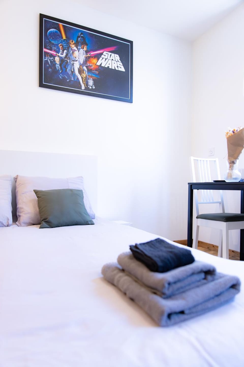 Bed, Photo of the whole room, Bedroom, towels