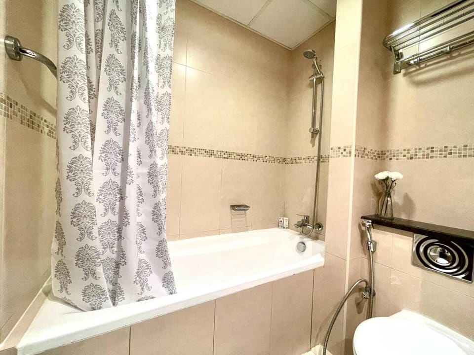 Higuests - Close to METRO Charming Studio with Lake Views Apartment in Dubai