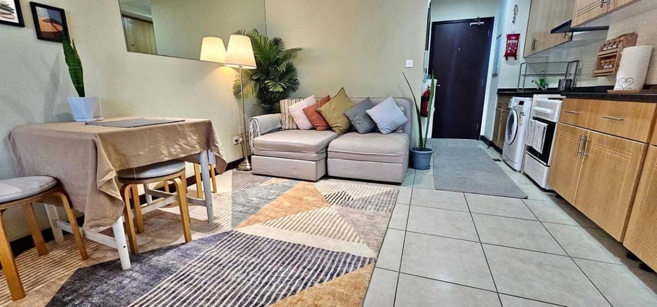 Higuests - Close to METRO Charming Studio with Lake Views Apartment in Dubai