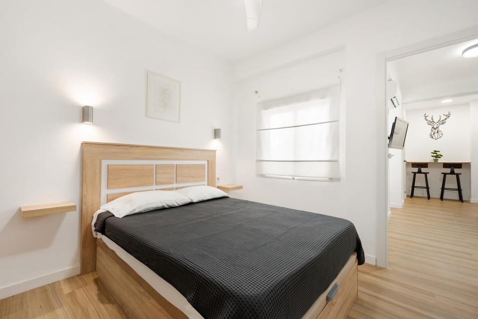 Bed, Photo of the whole room, Bedroom