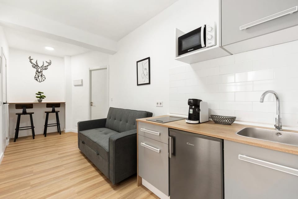 Kitchen or kitchenette, Seating area, Dining area