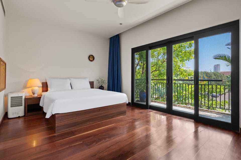 Bed, View (from property/room), Balcony/Terrace, Photo of the whole room, Bedroom