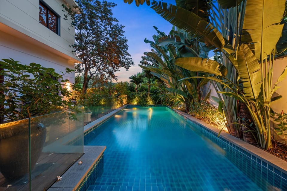 Garden, Garden view, Pool view, Swimming pool, sunbed
