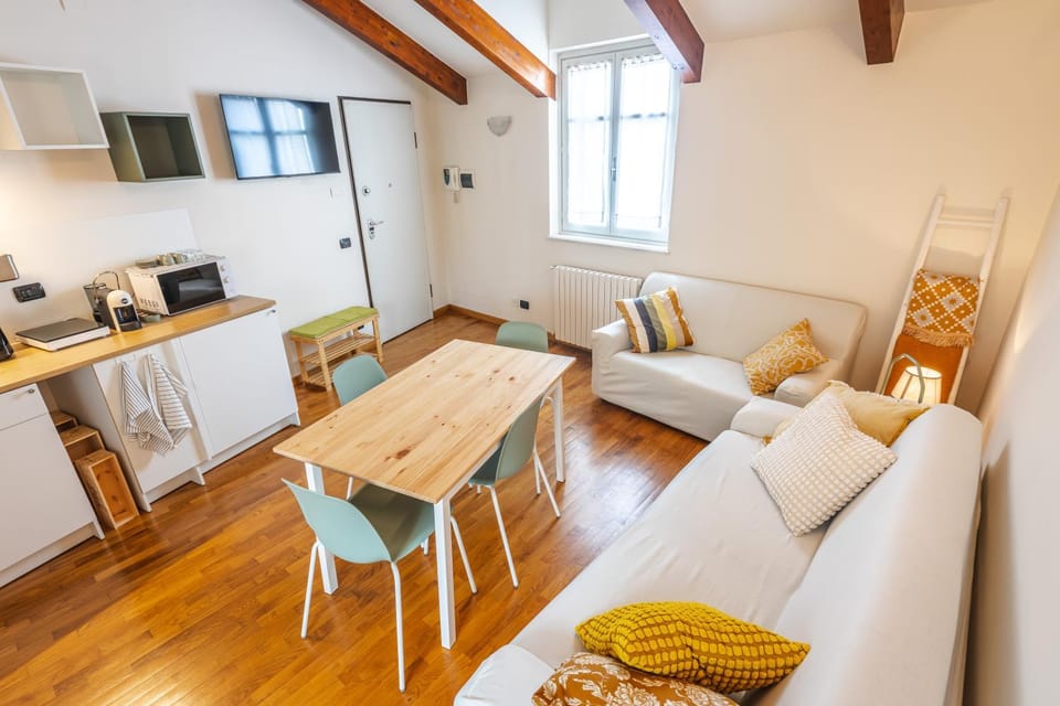 Kitchen or kitchenette, Living room, Seating area, Dining area, microwave, toaster