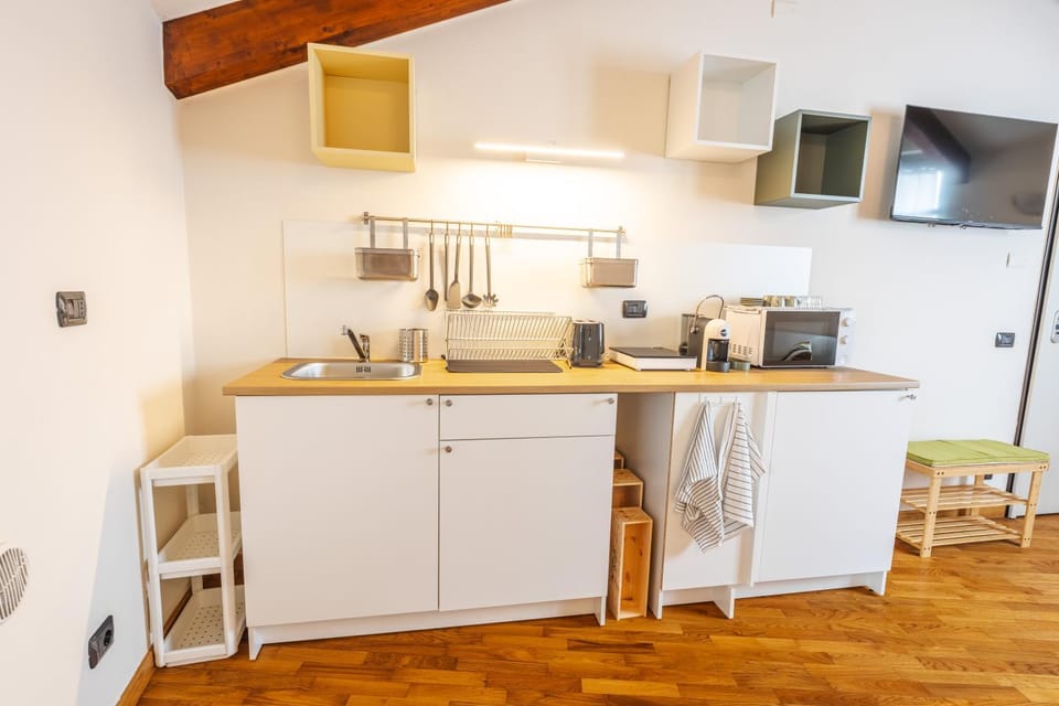Coffee/tea facilities, Kitchen or kitchenette, microwave, minibar, toaster