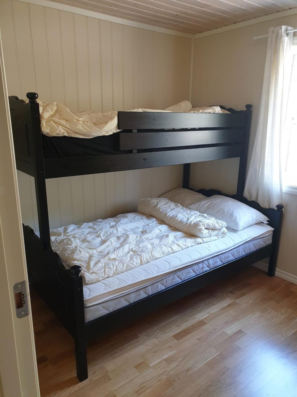 Spacious Wood Cabin 50 min from Bergen Cabin in Vestland