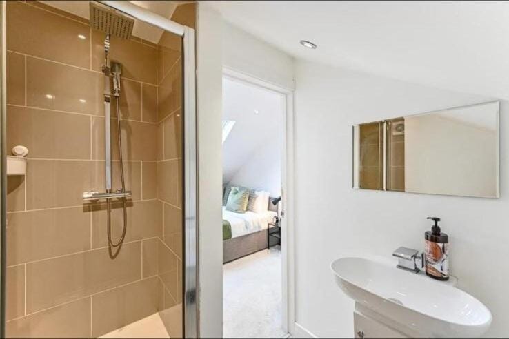 Cardiff Comfort for All guests Apartment in Cardiff