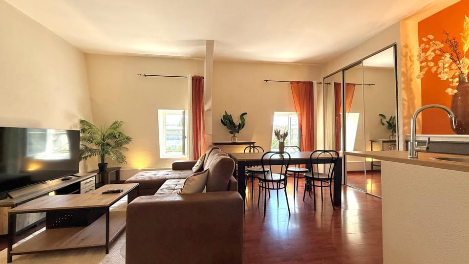 TV and multimedia, Living room, Seating area, Dining area, heating, internet, air conditioner