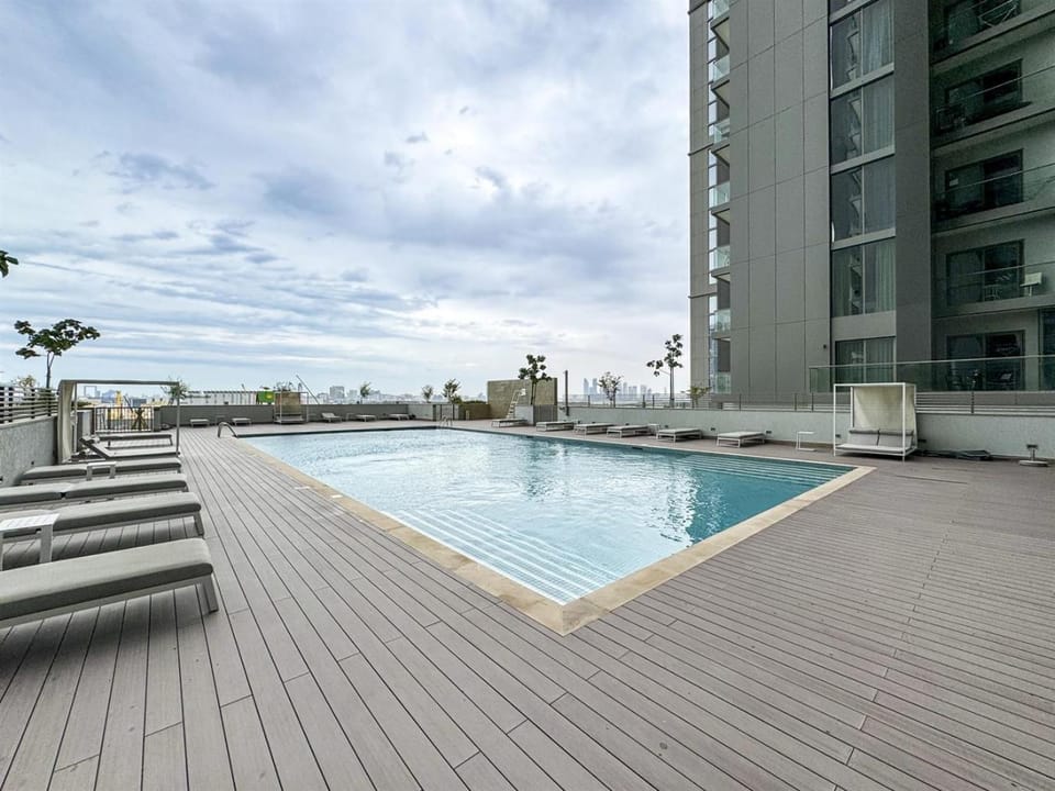 2BR Creekfront in Shobha Hartland Modern & Bright Apartment in Dubai