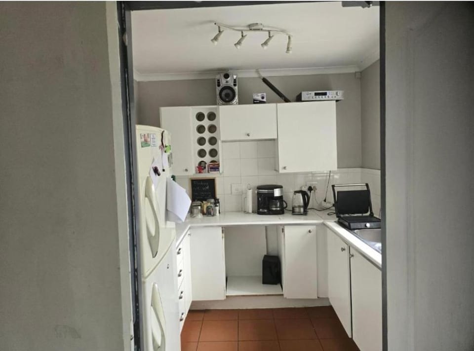 Coffee/tea facilities, Kitchen or kitchenette, Kitchen or kitchenette, stove