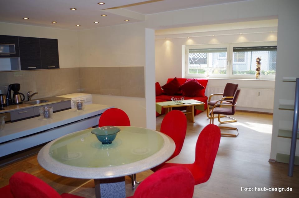 Photo of the whole room, Dining area