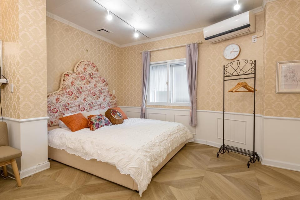 Bed, Bedroom
