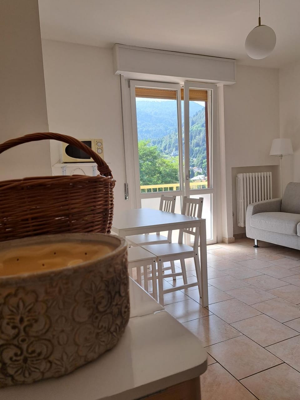 Dinky's apartment with a balcony overlooking the woods Apartment in Bellagio