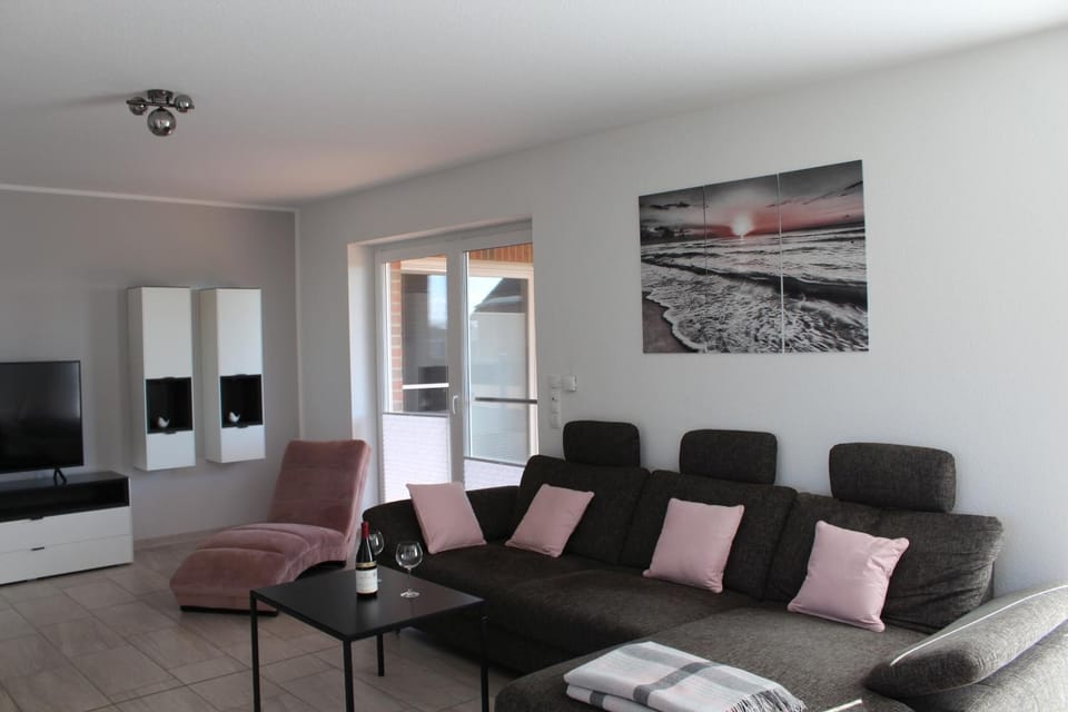 Communal lounge/ TV room, Living room, Seating area