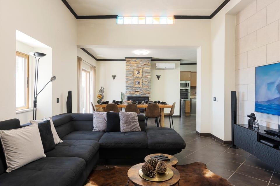 Communal lounge/ TV room, Living room