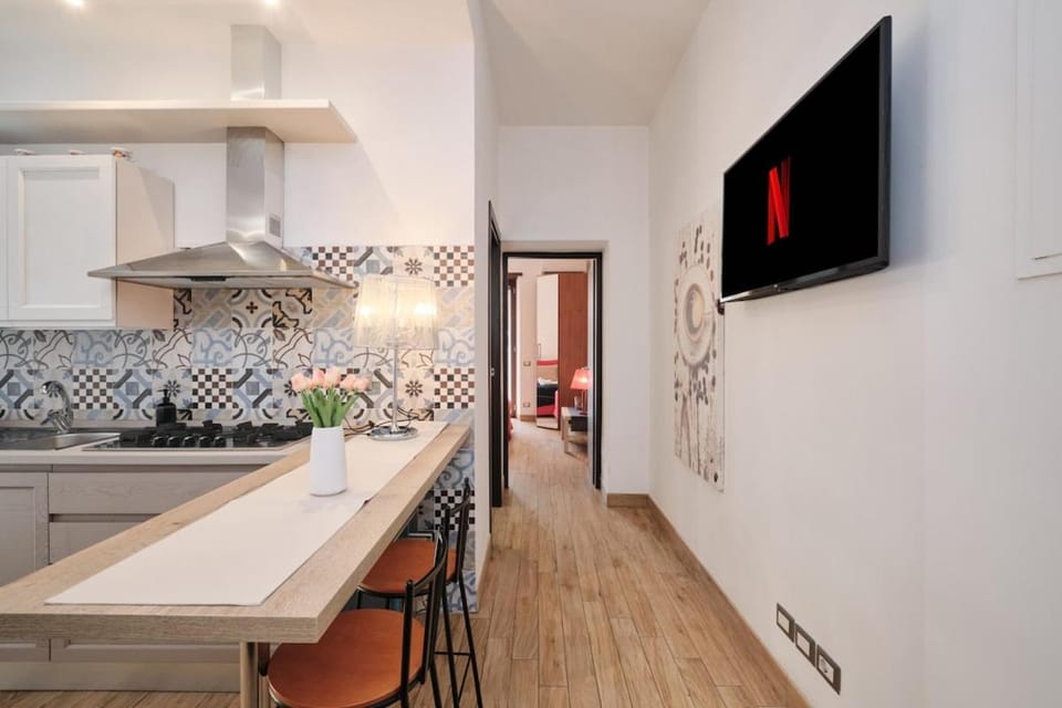 Cozy Flat Private Patio 2 Min Walk to Metro Apartment in Rome