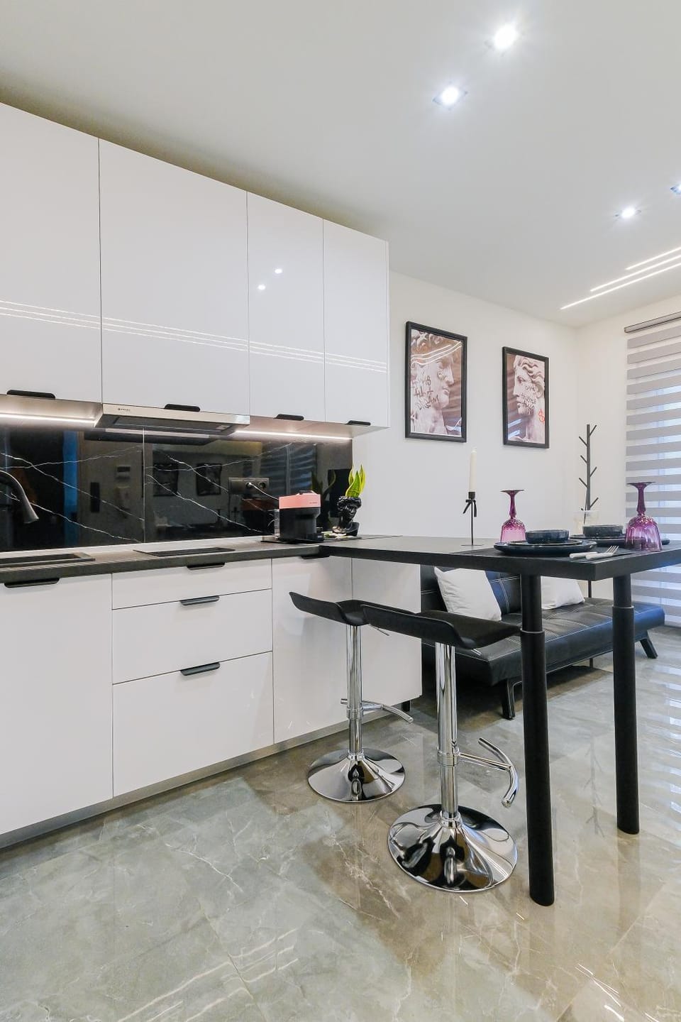 Kitchen or kitchenette, Dining area, stove