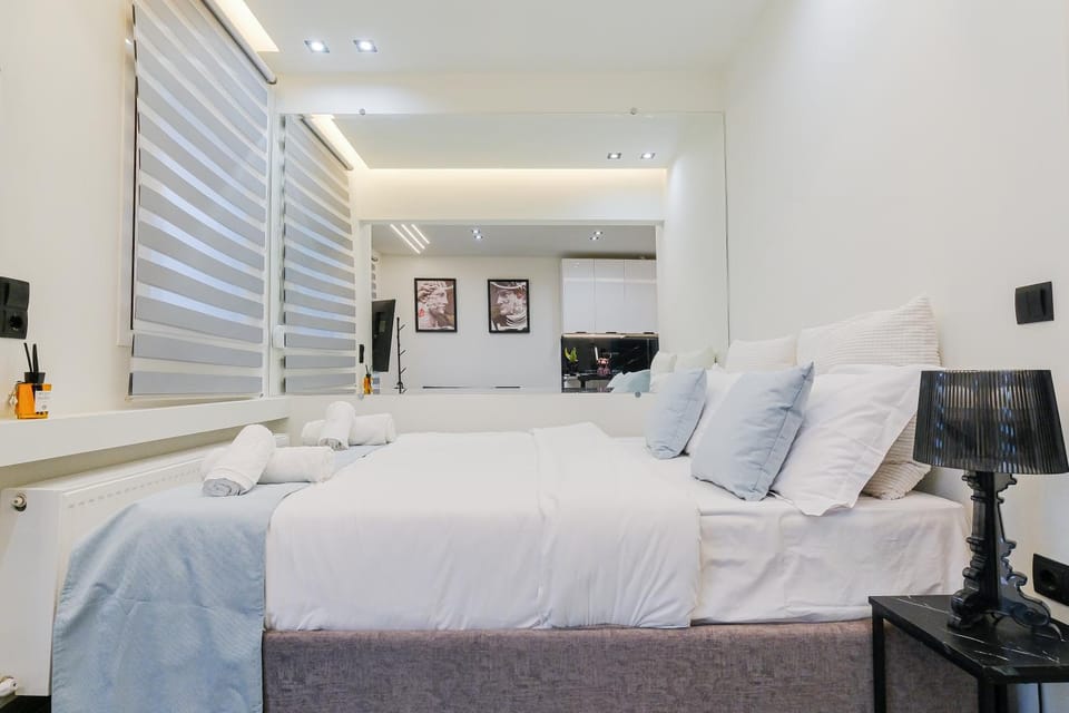 Bed, Living room, Photo of the whole room, Seating area, Bedroom, towels