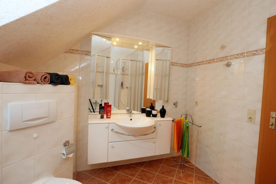 Shower, Bathroom, towels