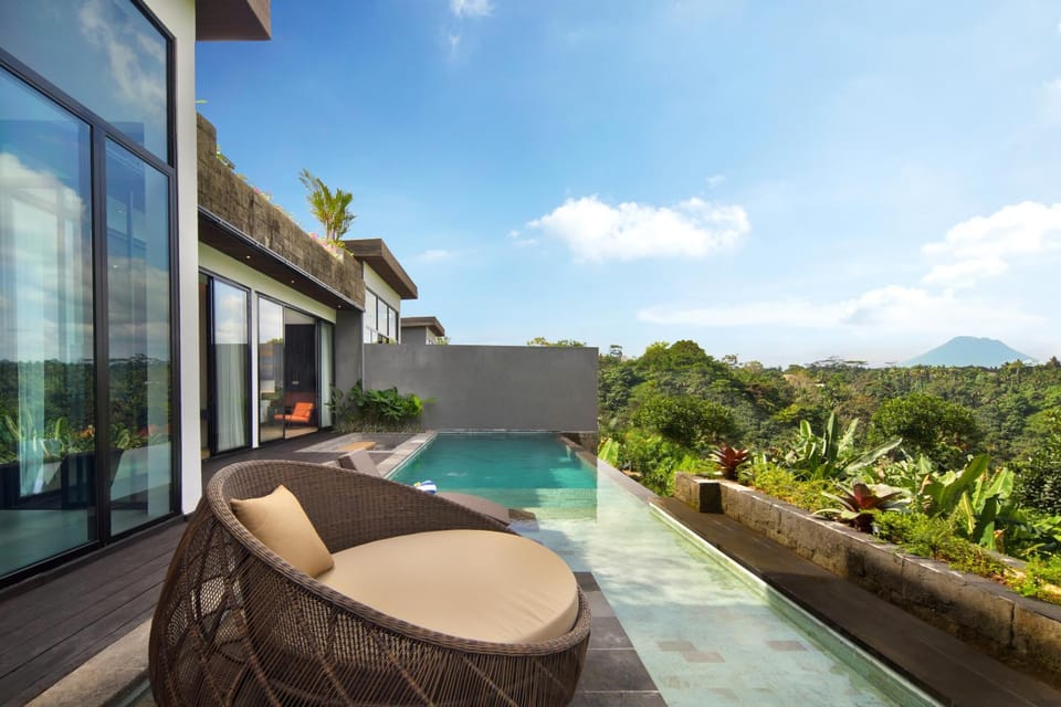 Day, Natural landscape, View (from property/room), Mountain view, Pool view, Swimming pool, sunbed