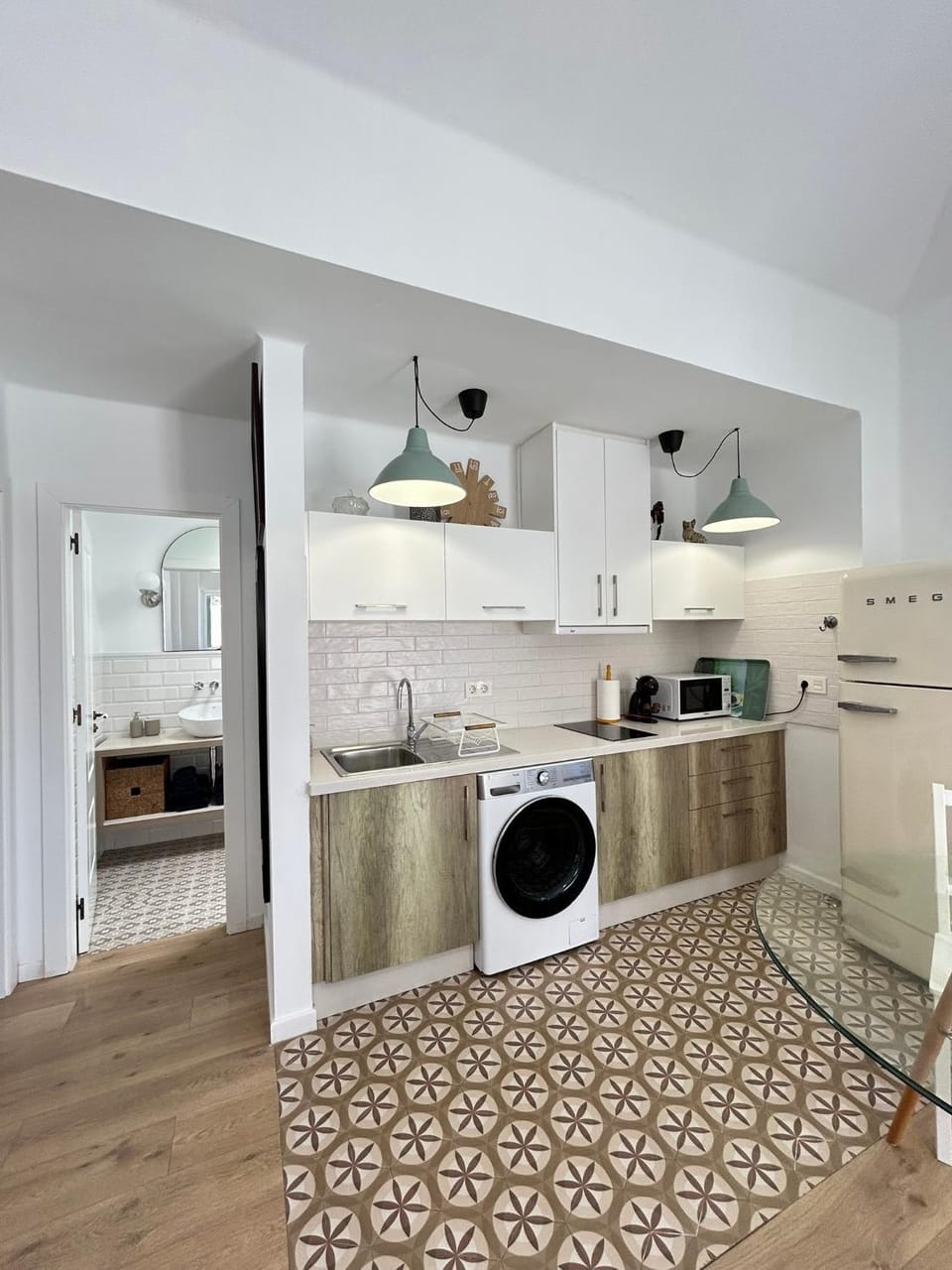 Kitchen or kitchenette