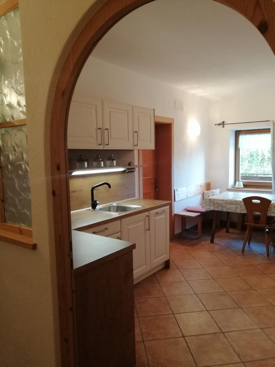 Kitchen or kitchenette, Dining area, stove