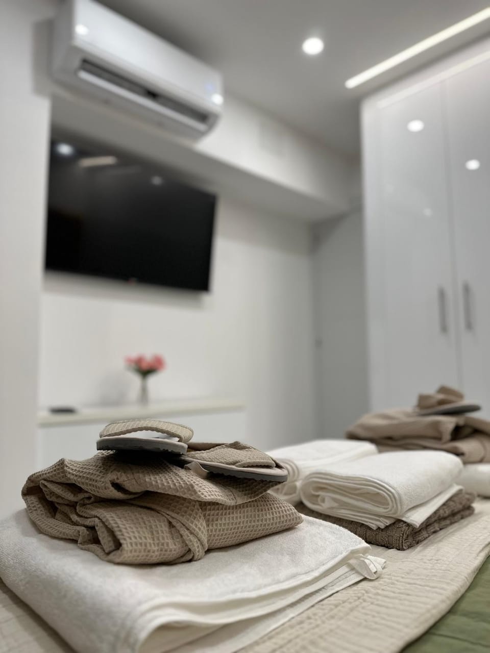 Apartament de Lux cu 3 Camere - Zonă Centrală Ion Mihalache Apartment in Bucharest