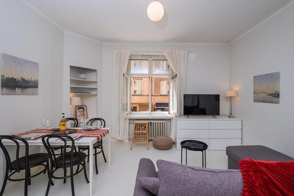 Fall for Helsinki With Elvis Vibes Free WiFi Apartment in Helsinki
