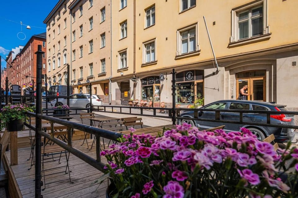Fall for Helsinki With Elvis Vibes Free WiFi Apartment in Helsinki