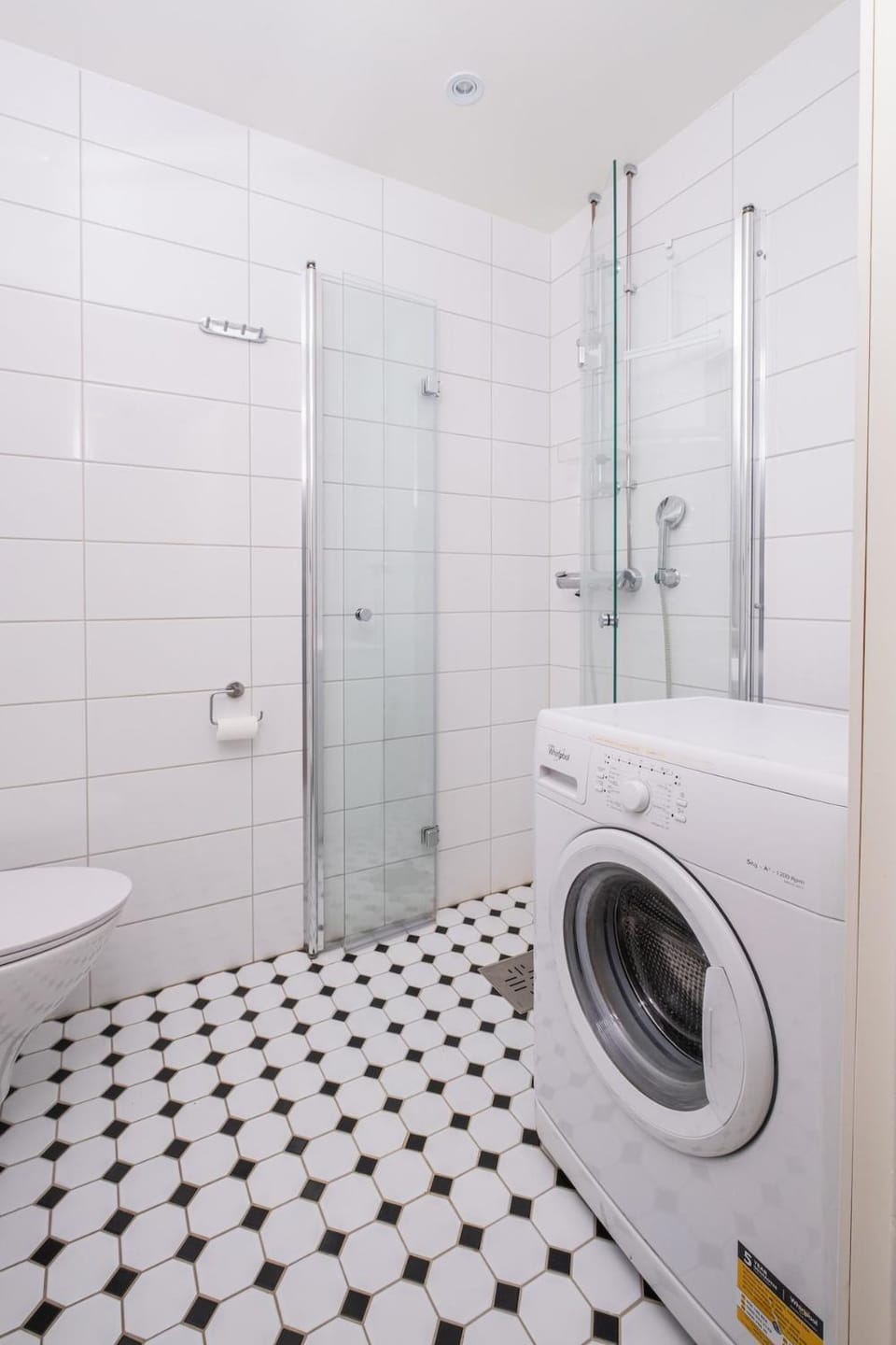 Fall for Helsinki With Elvis Vibes Free WiFi Apartment in Helsinki