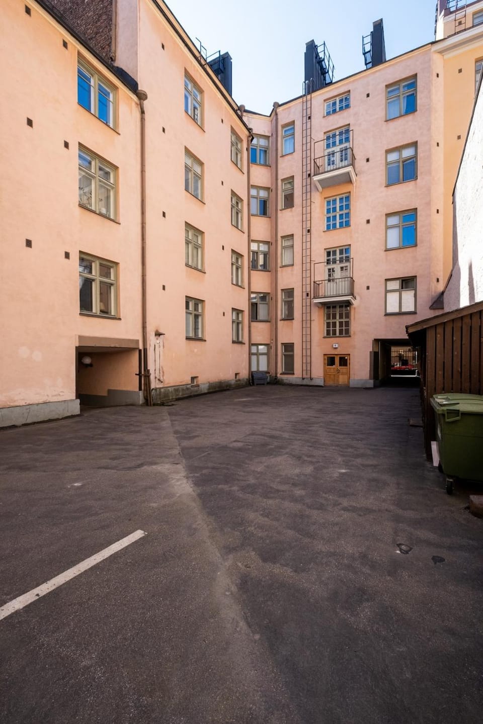 Fall for Helsinki With Elvis Vibes Free WiFi Apartment in Helsinki