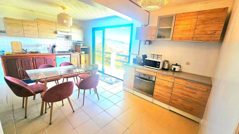 Natural landscape, Dining area, Mountain view, Sea view, kitchen