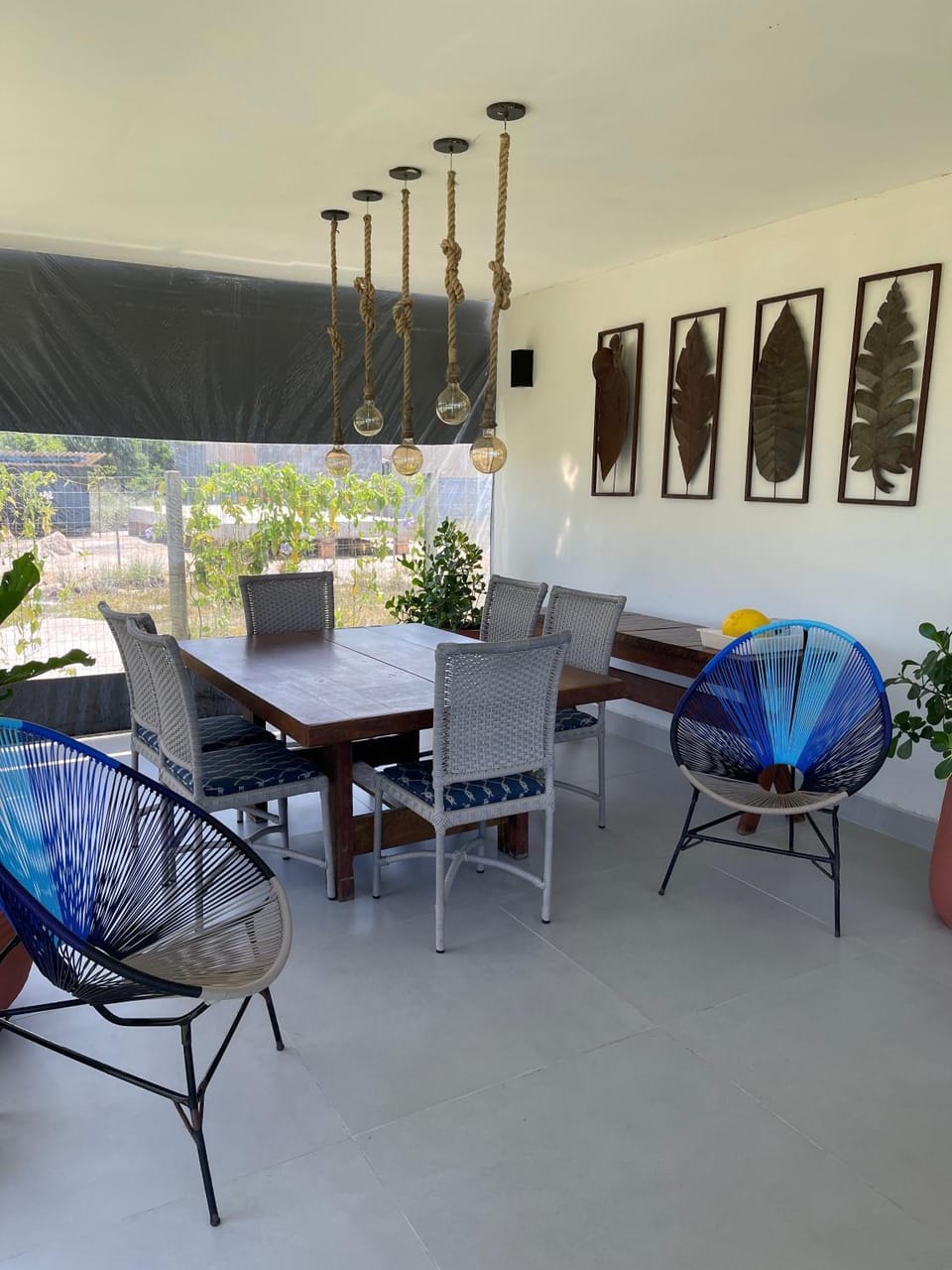 Seating area, Dining area
