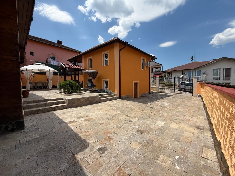 Къща за гости Леон House in Serbia