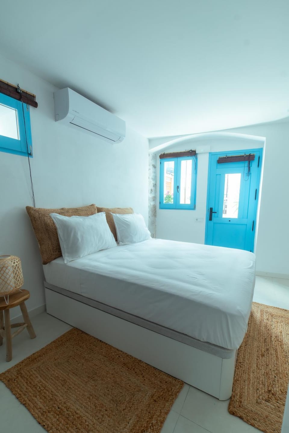 Bed, Photo of the whole room, Bedroom, air conditioner