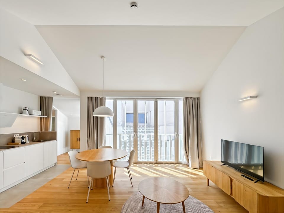 Kitchen or kitchenette, Seating area, Dining area