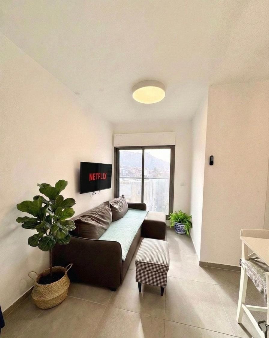 Alona's Apartments- sea&sunsets Apartment in Haifa