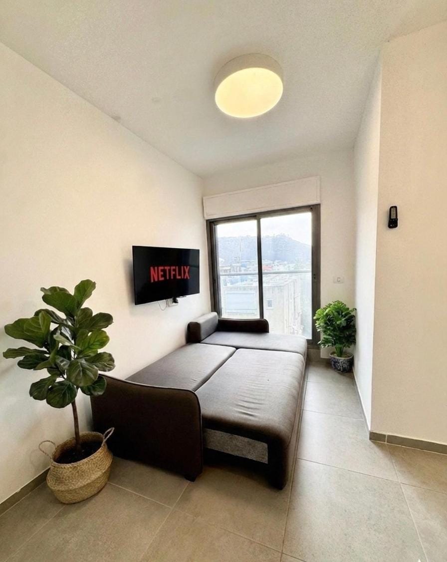 Alona's Apartments- sea&sunsets Apartment in Haifa