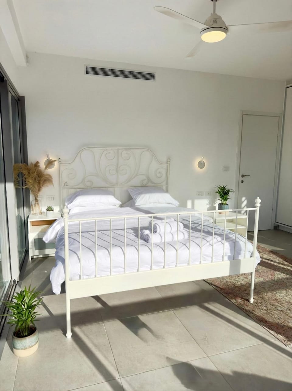 Alona's Apartments- sea&sunsets Apartment in Haifa