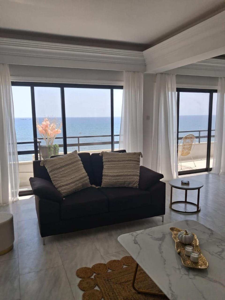 View (from property/room), Balcony/Terrace, Living room, Seating area, Sea view