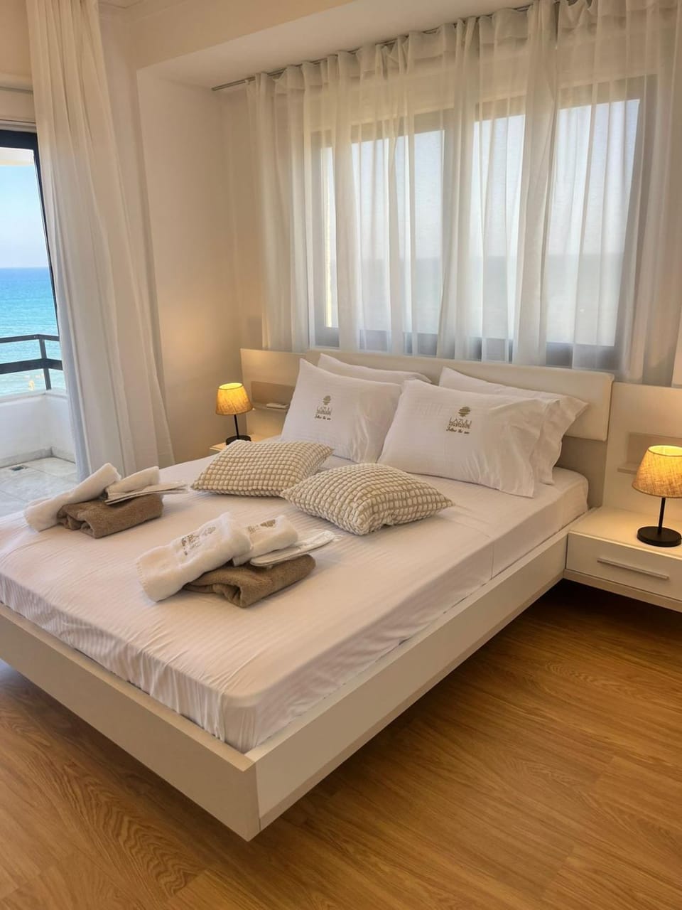 Bed, Photo of the whole room, Bedroom, Sea view, towels