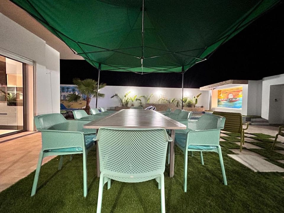 Patio, Night, Dining area