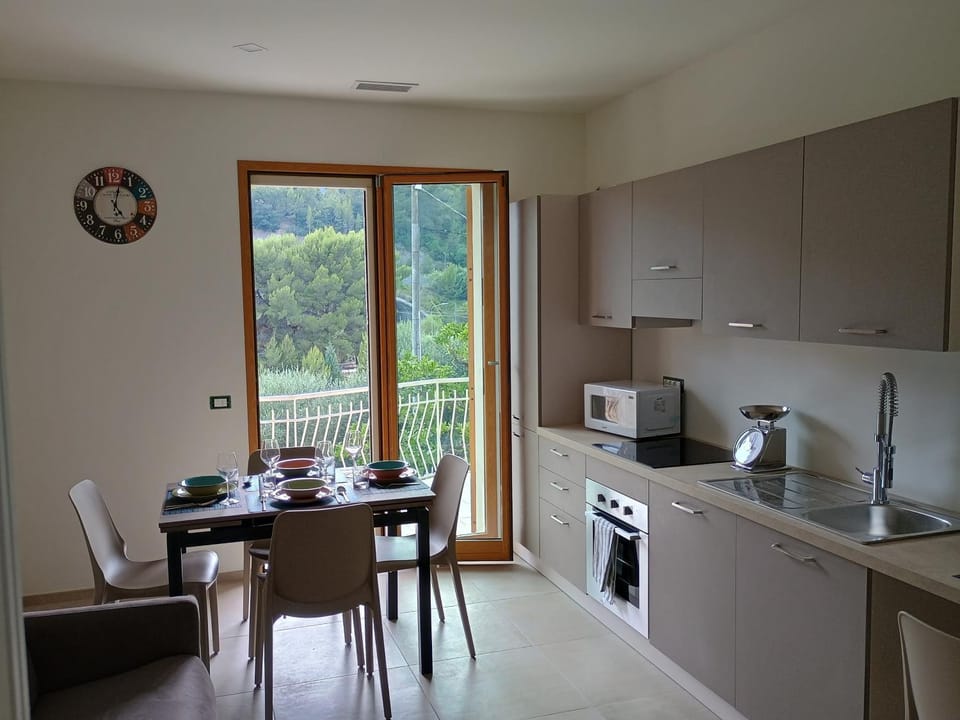 Kitchen or kitchenette, Dining area, dishwasher, oven, stove