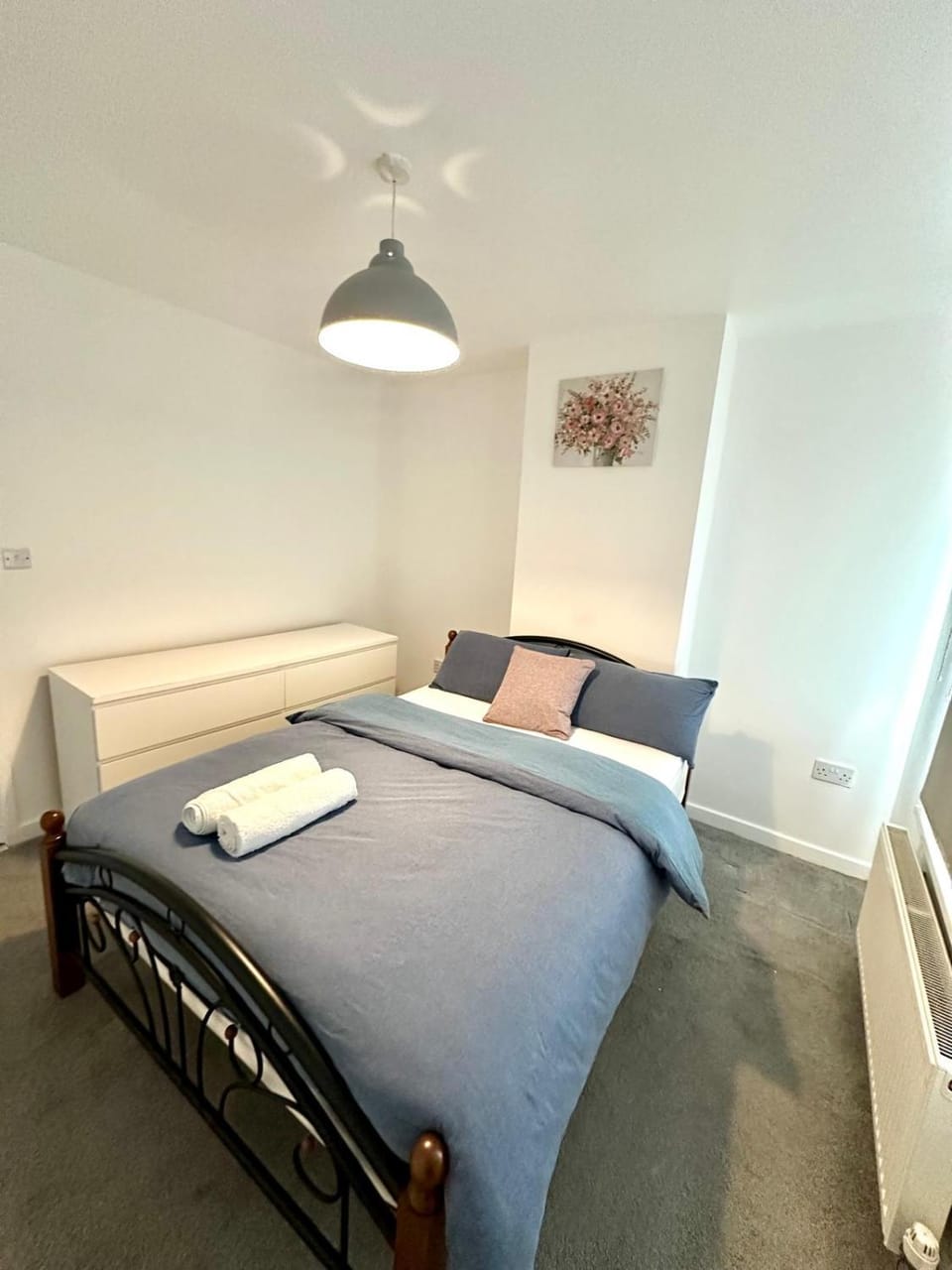Spacious 2-Bed Home with Garden Apartment in Croydon