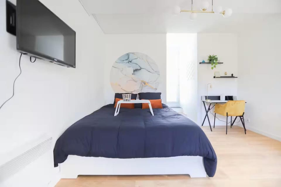Bed, Night, Photo of the whole room, Bedroom