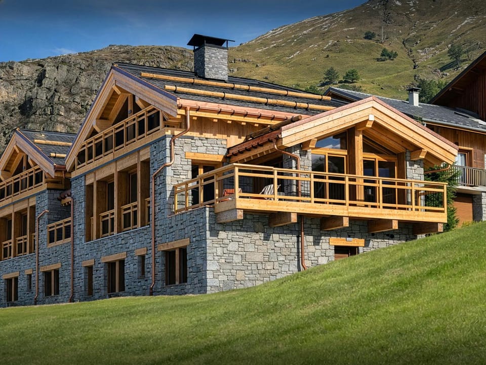 Property building, Natural landscape, Summer, Mountain view
