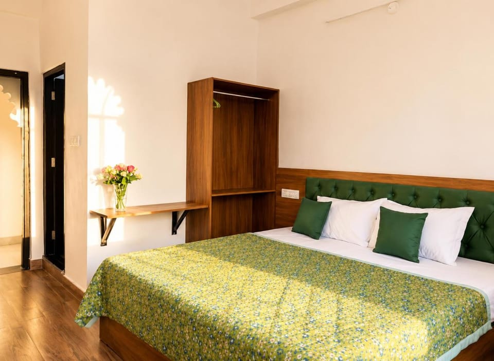Bed, Photo of the whole room, Bedroom, wardrobe