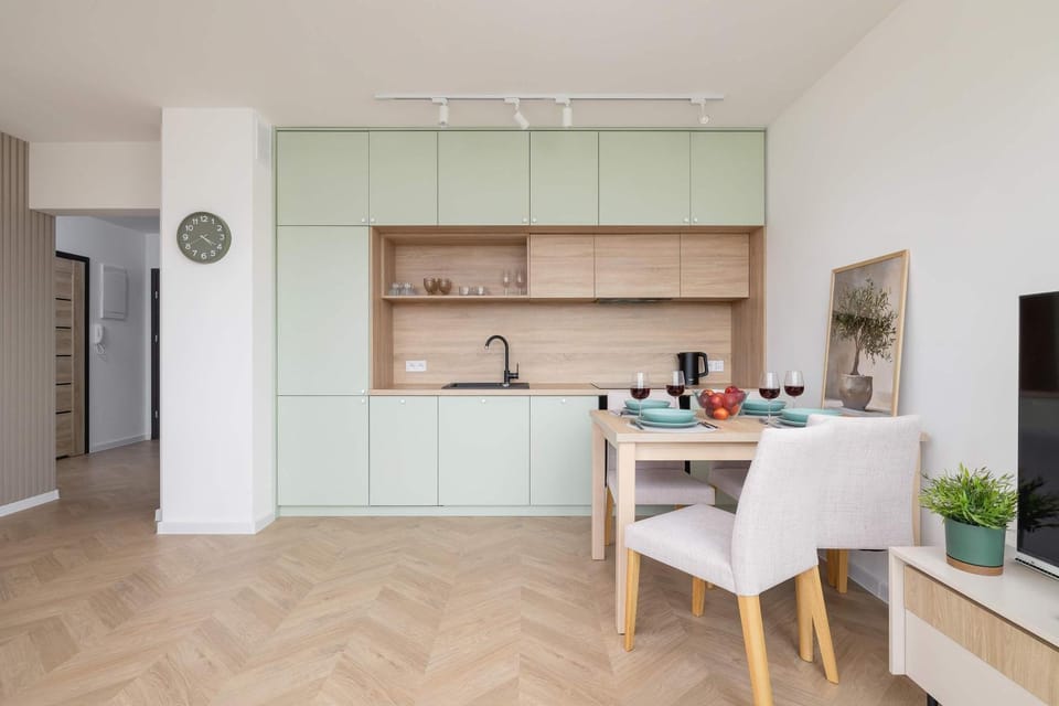 Coffee/tea facilities, Kitchen or kitchenette, Dining area, stove