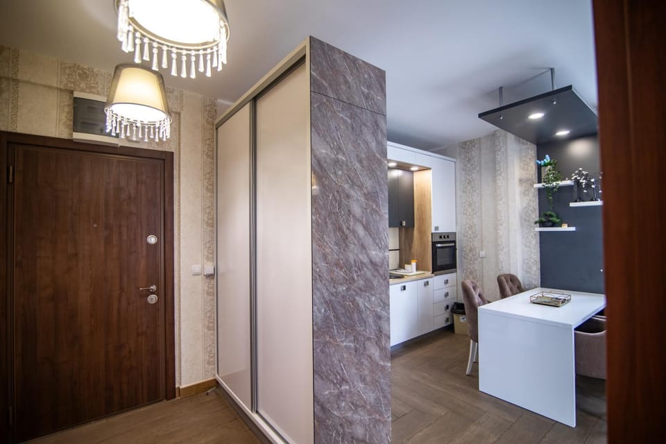 Bed, Bathroom, Living room, Photo of the whole room, Seating area, Bedroom, towels, wardrobe