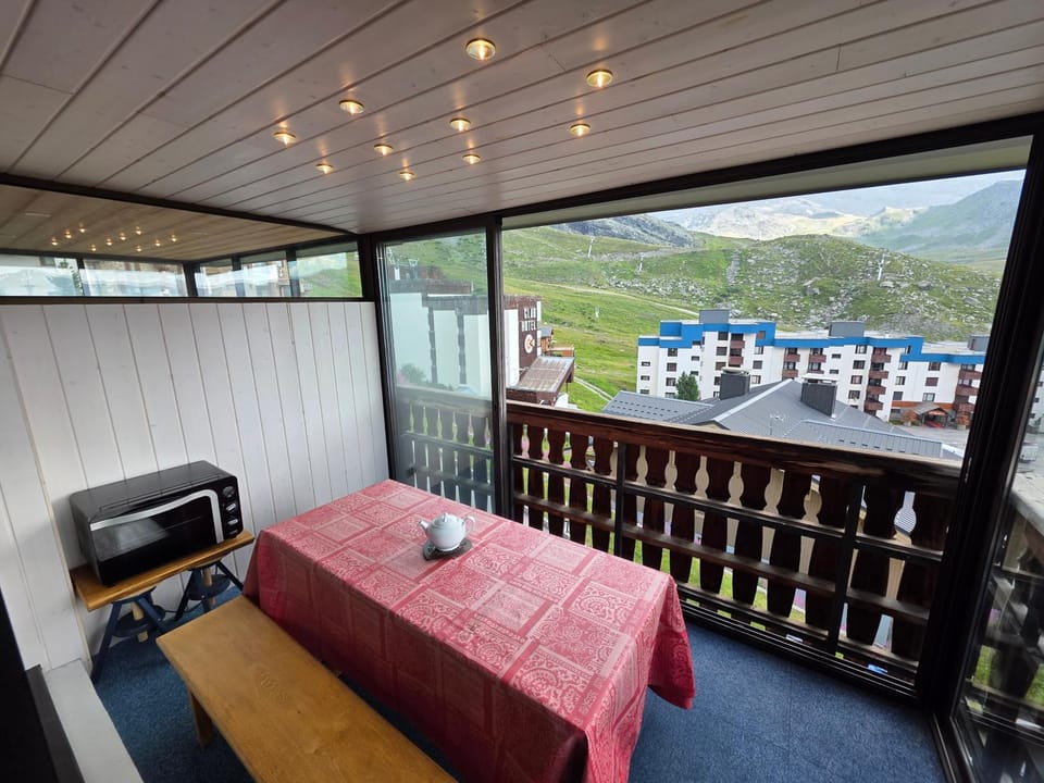 Balcony/Terrace, Dining area, Mountain view